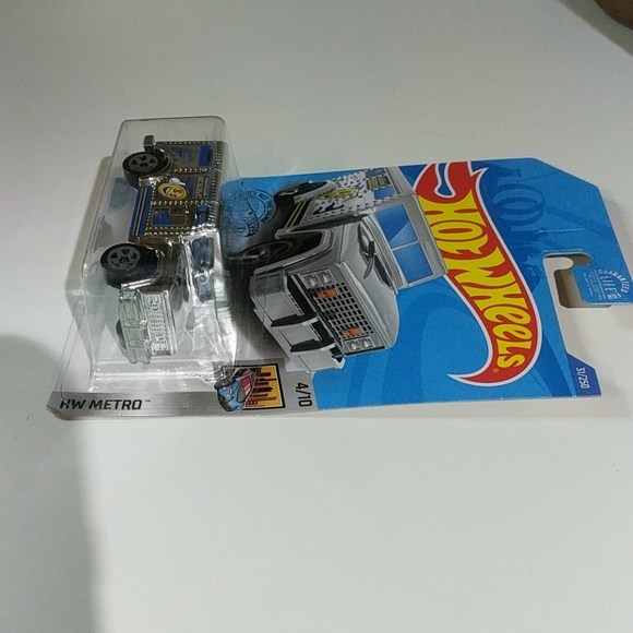 Hot Wheels HW Armored Truck - Picture 5 of 8